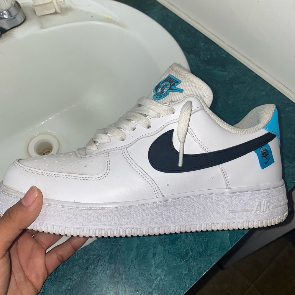 Nike AirForce1s worldwide size 8.5 - Picture 4 of 4